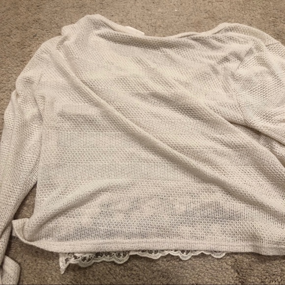 Urban Outfitters unique cream longsleeve - Picture 5 of 5